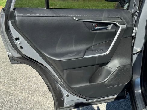 Used 2021 Toyota RAV4 Limited image 26