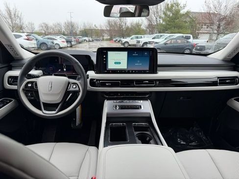 New 2026 Lincoln Aviator AWD image 17