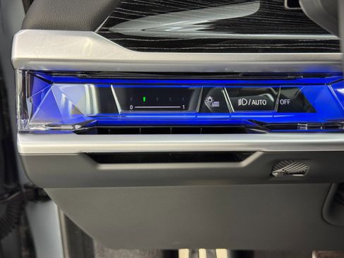 Used 2024 BMW 760i xDrive w/ Premium Package 2 image 19