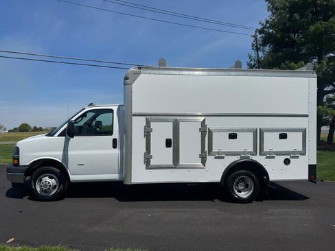Used 2022 Chevrolet Express 3500 w/ Power Convenience Package RWD image 3