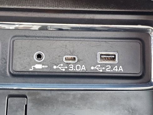 Used 2024 Subaru Ascent Premium w/ Convenience Package image 9