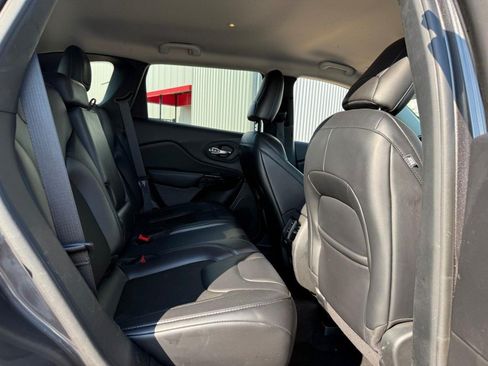 Used 2021 Jeep Cherokee Latitude Plus FWD image 12