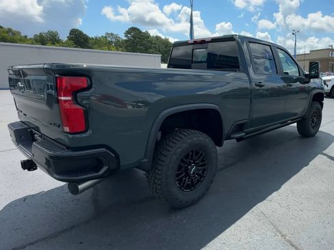 Used 2025 Chevrolet Silverado 2500 ZR2 w/ Technology Package AWD/4WD image 8