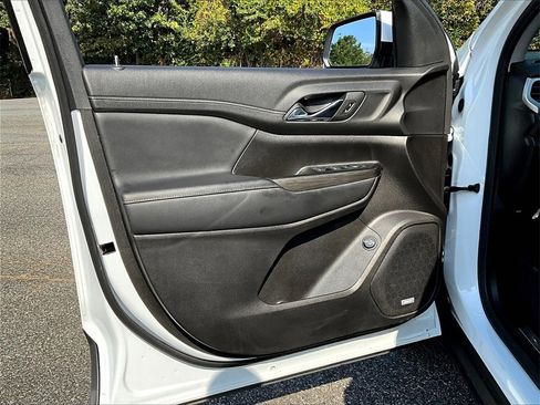 Certified 2023 GMC Acadia SLT image 15