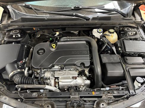 Used 2023 Chevrolet Malibu LT FWD image 33