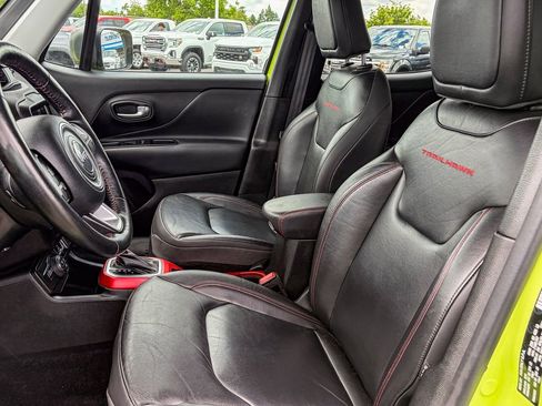 Used 2018 Jeep Renegade Trailhawk image 9