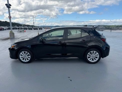 Certified 2025 Toyota Corolla SE w/ SE Package FWD image 10