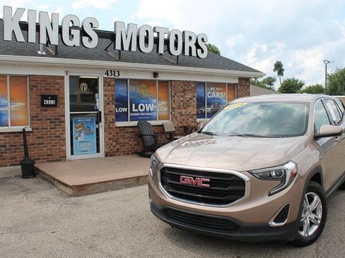 Used 2018 GMC Terrain SLE image 1
