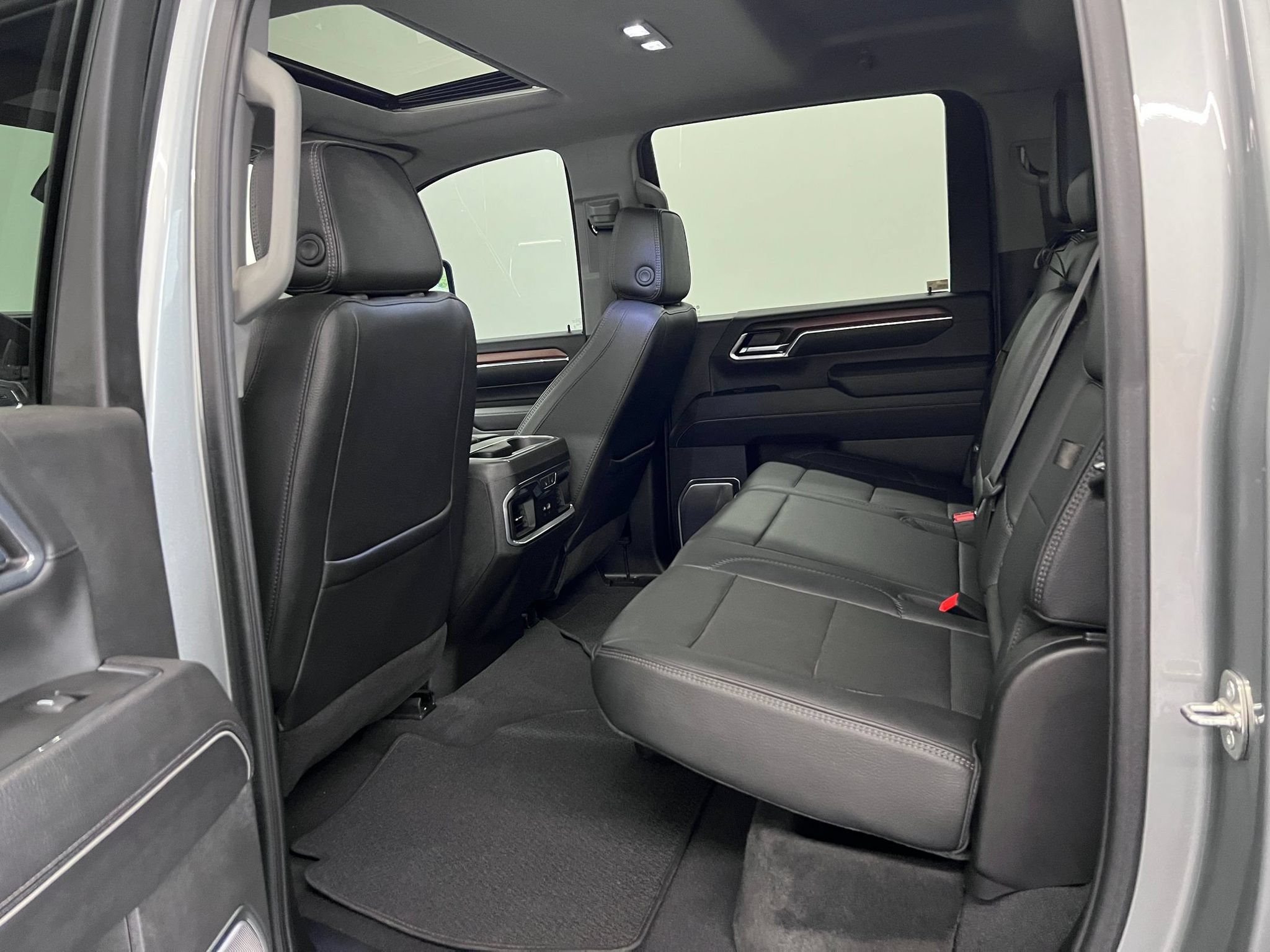 Used 2024 GMC Sierra 3500 Denali AWD/4WD image 22