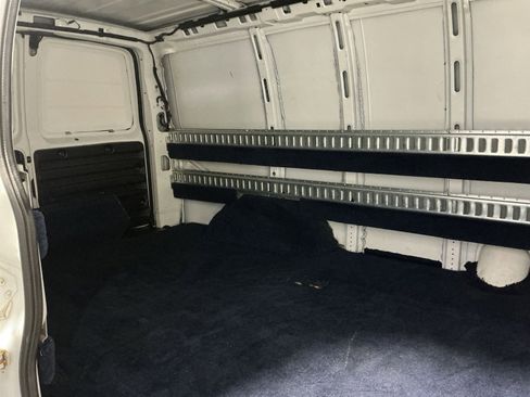 Used 2019 Chevrolet Express 2500 RWD image 23