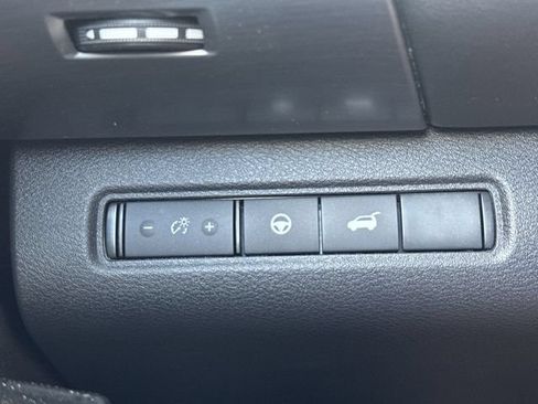 Used 2025 Nissan Pathfinder SL FWD image 25