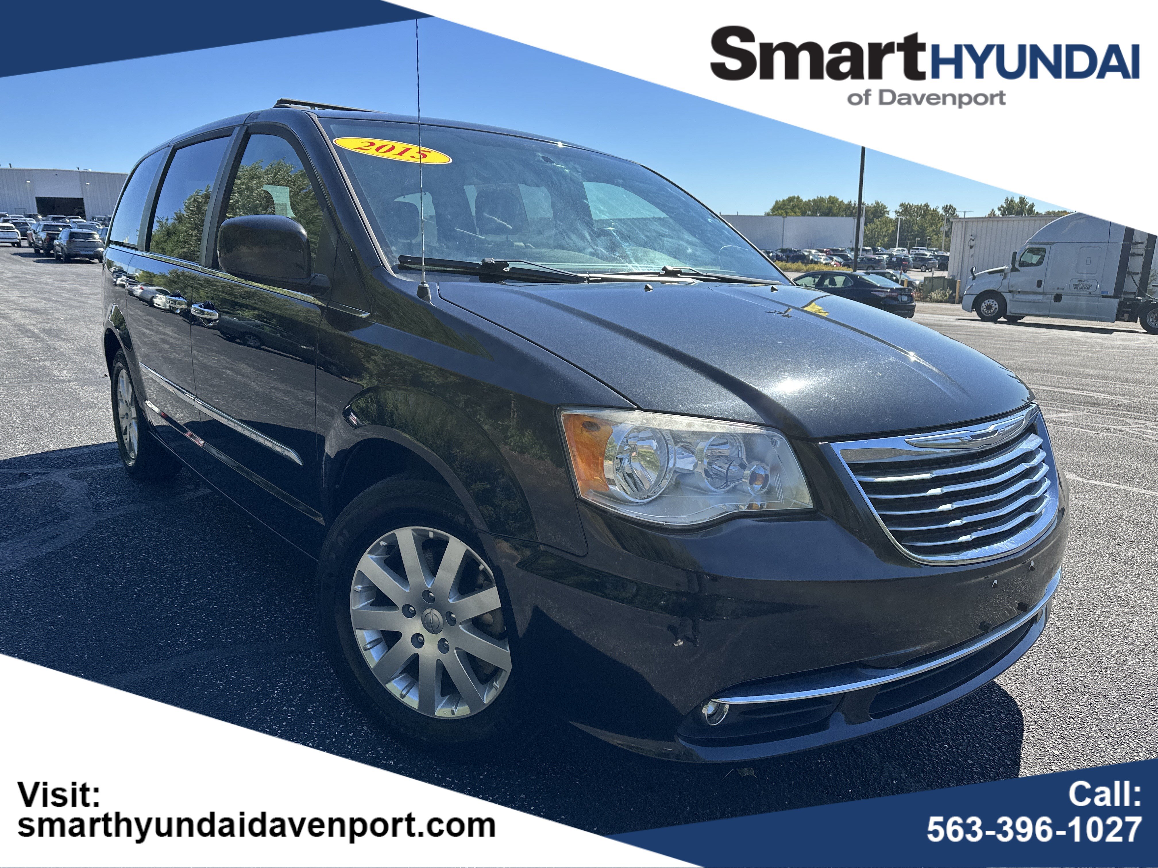 Used 2015 Chrysler Town & Country Touring w/ Driver Convenience Group FWD image 1
