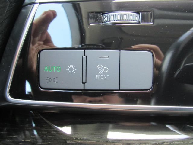 Used 2022 Audi Q7 3.0T Premium w/ Convenience Package AWD/4WD image 39