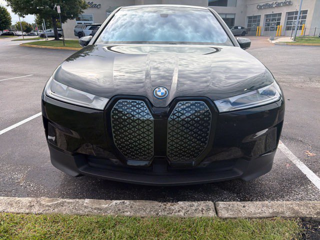 Used 2024 BMW iX xDrive50 w/ Premium Package AWD/4WD image 3