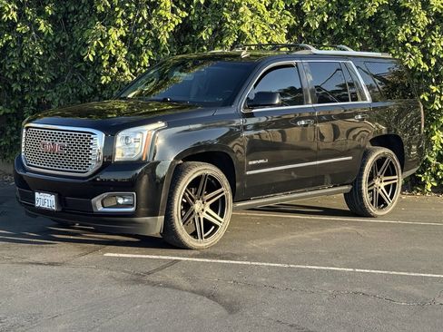 Used 2015 GMC Yukon Denali w/ Touring Package AWD/4WD image 4