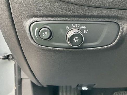 Used 2024 Chevrolet Equinox RS FWD image 30