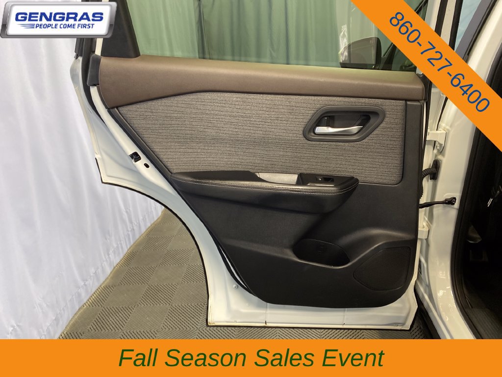 Used 2023 Nissan Rogue SV AWD/4WD image 23