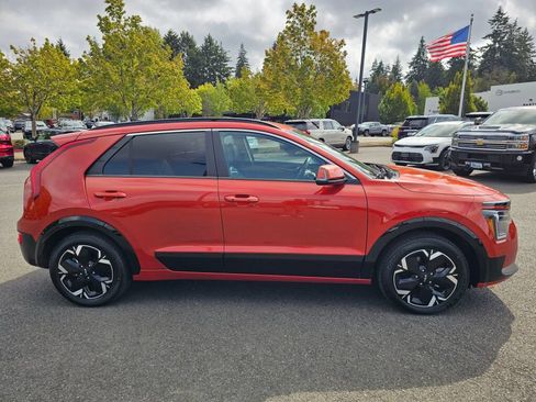 Certified 2023 Kia Niro Wind w/ Wind Preserve Package FWD image 4