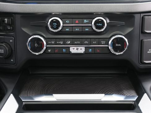 Used 2025 Ford F350 Platinum image 38