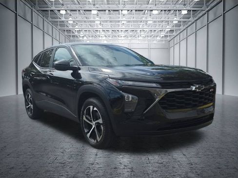 Certified 2025 Chevrolet Trax RS w/ Sunroof Package FWD image 9