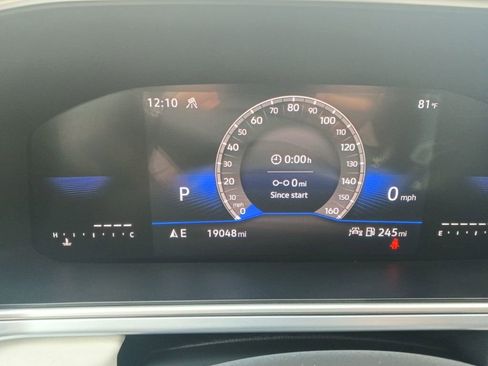 Used 2025 Volkswagen Taos SE AWD/4WD image 2
