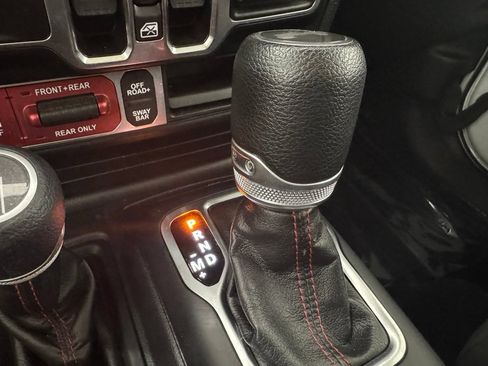 Used 2022 Jeep Wrangler Unlimited Rubicon AWD/4WD image 24