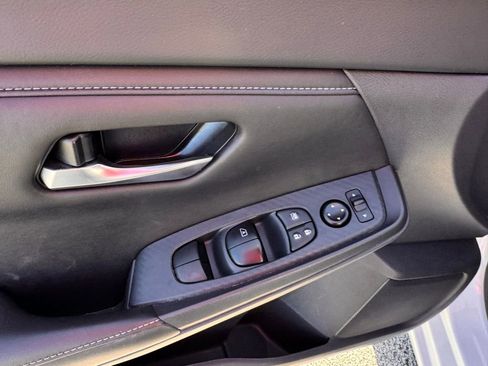 Used 2025 Nissan Sentra SV image 14