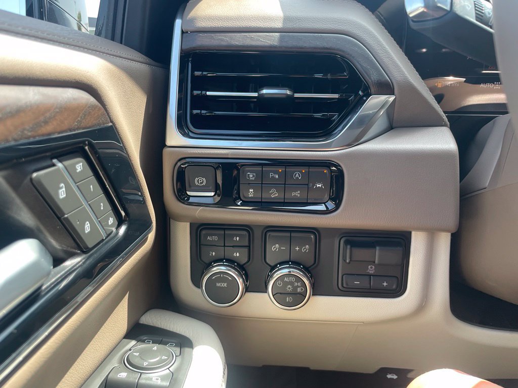 New 2026 GMC Yukon Denali w/ Advanced Technology Package AWD/4WD image 13