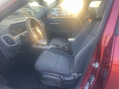 Used 2024 Kia Seltos LX image 10