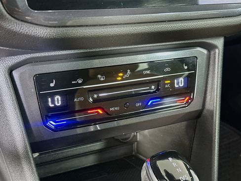 Used 2023 Volkswagen Tiguan SE image 22