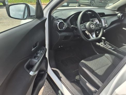 Used 2023 Nissan Kicks SV FWD image 6