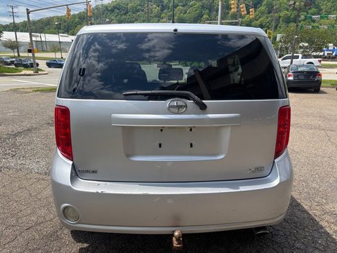 Used 2009 Scion xB FWD image 4