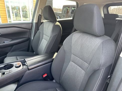 Used 2025 Nissan Rogue SV image 21