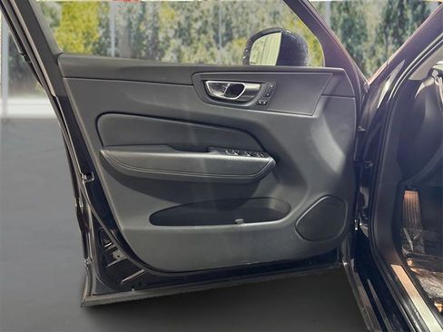 Used 2023 Volvo XC60 T8 Plus image 18