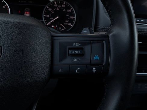 Used 2025 Nissan Rogue SV FWD image 35
