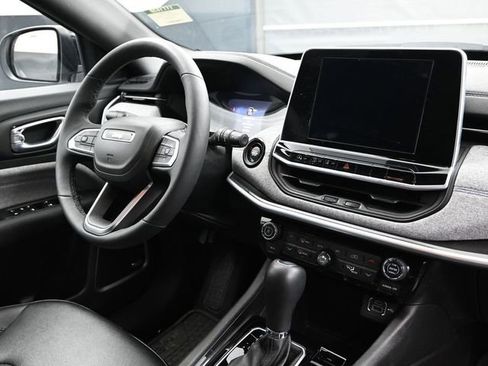 New 2025 Jeep Compass Latitude w/ Sun & Sound Group AWD/4WD image 14