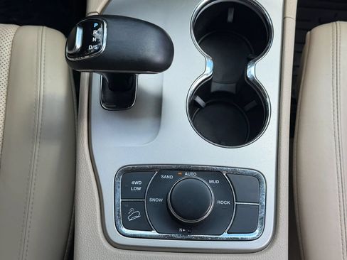 Used 2014 Jeep Grand Cherokee Limited w/ Luxury Group II AWD/4WD image 25