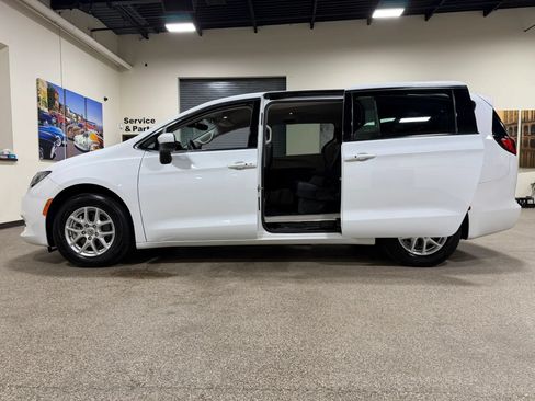 Used 2022 Chrysler Voyager LX w/ Fleet Security Group FWD image 21