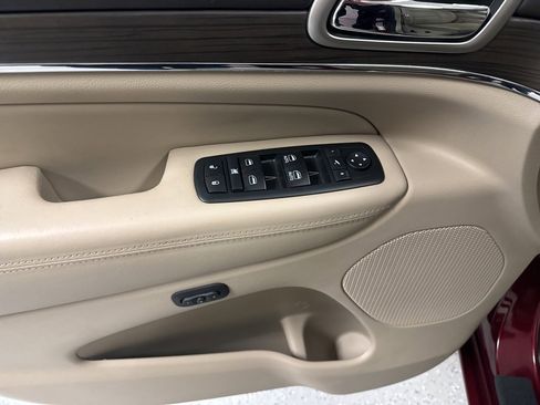 Used 2017 Jeep Grand Cherokee Overland w/ Jeep Active Safety Group image 8