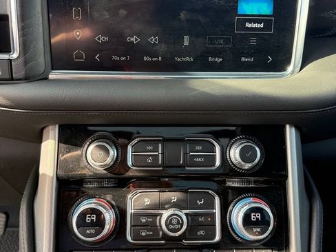 Used 2023 GMC Yukon Denali AWD/4WD image 12