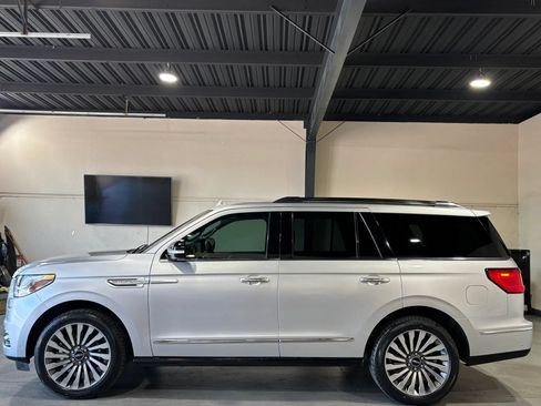 Used 2018 Lincoln Navigator Reserve w/ Technology Package AWD/4WD image 4