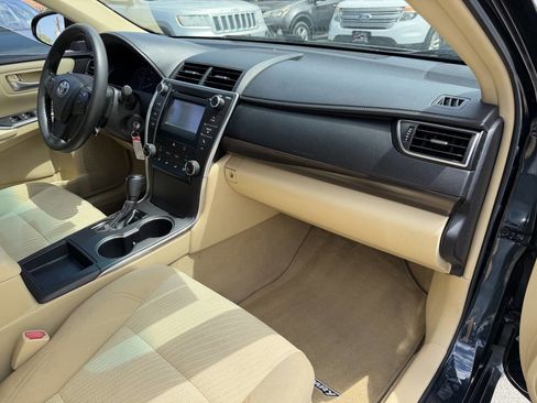 Used 2015 Toyota Camry LE image 19