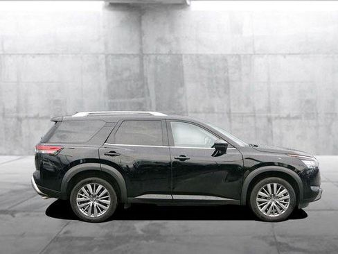 Used 2025 Nissan Pathfinder SL w/ SL Premium Package image 5