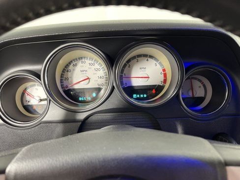 Used 2010 Dodge Challenger R/T RWD image 18