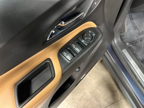 Used 2019 Chevrolet Equinox Premier image 16