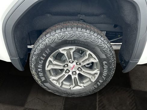 New 2026 GMC Sierra 1500 SLE w/ X31 Off-Road Package AWD/4WD image 11
