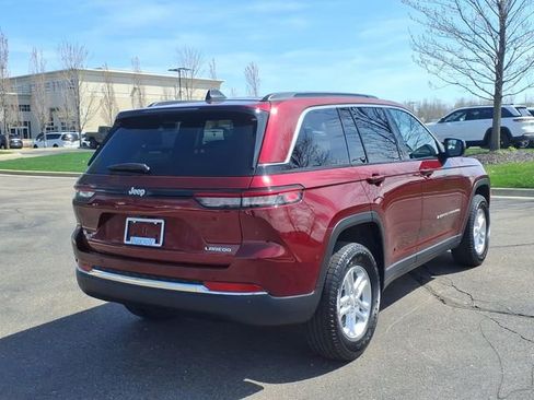Used 2025 Jeep Grand Cherokee Laredo image 4