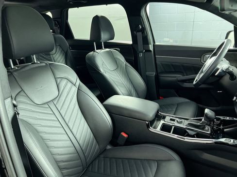 Certified 2025 Kia Sorento SX Prestige AWD/4WD image 31