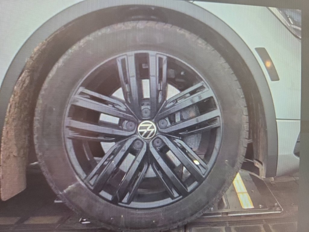 Used 2022 Volkswagen Tiguan SE R-Line AWD/4WD image 17