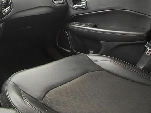 Used 2021 Jeep Compass Latitude FWD image 14